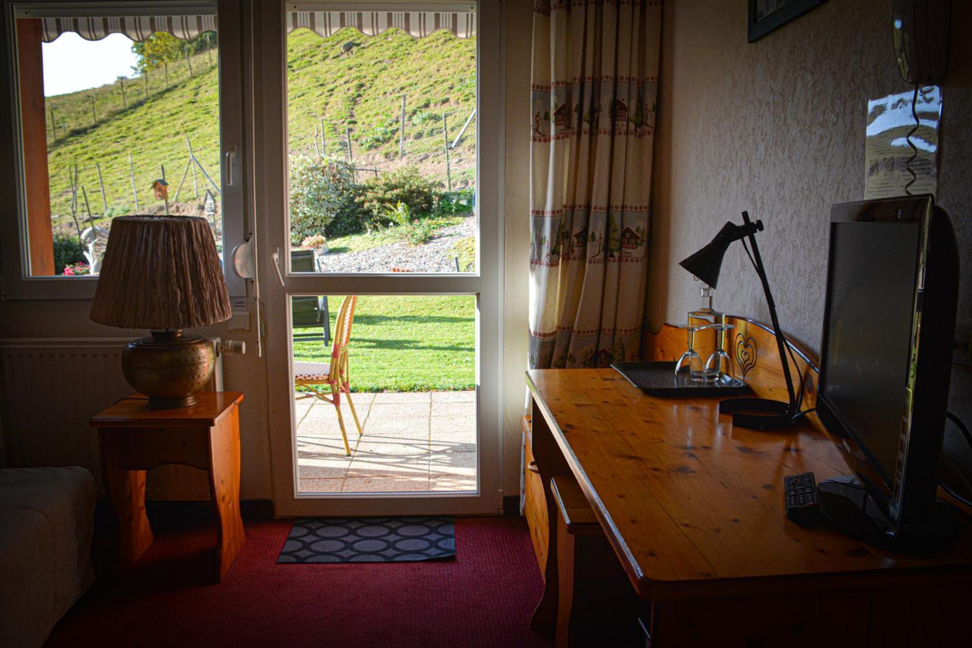 לה הוואלד Logis Hotel Restaurant La Petite Auberge Alsace מראה חיצוני תמונה