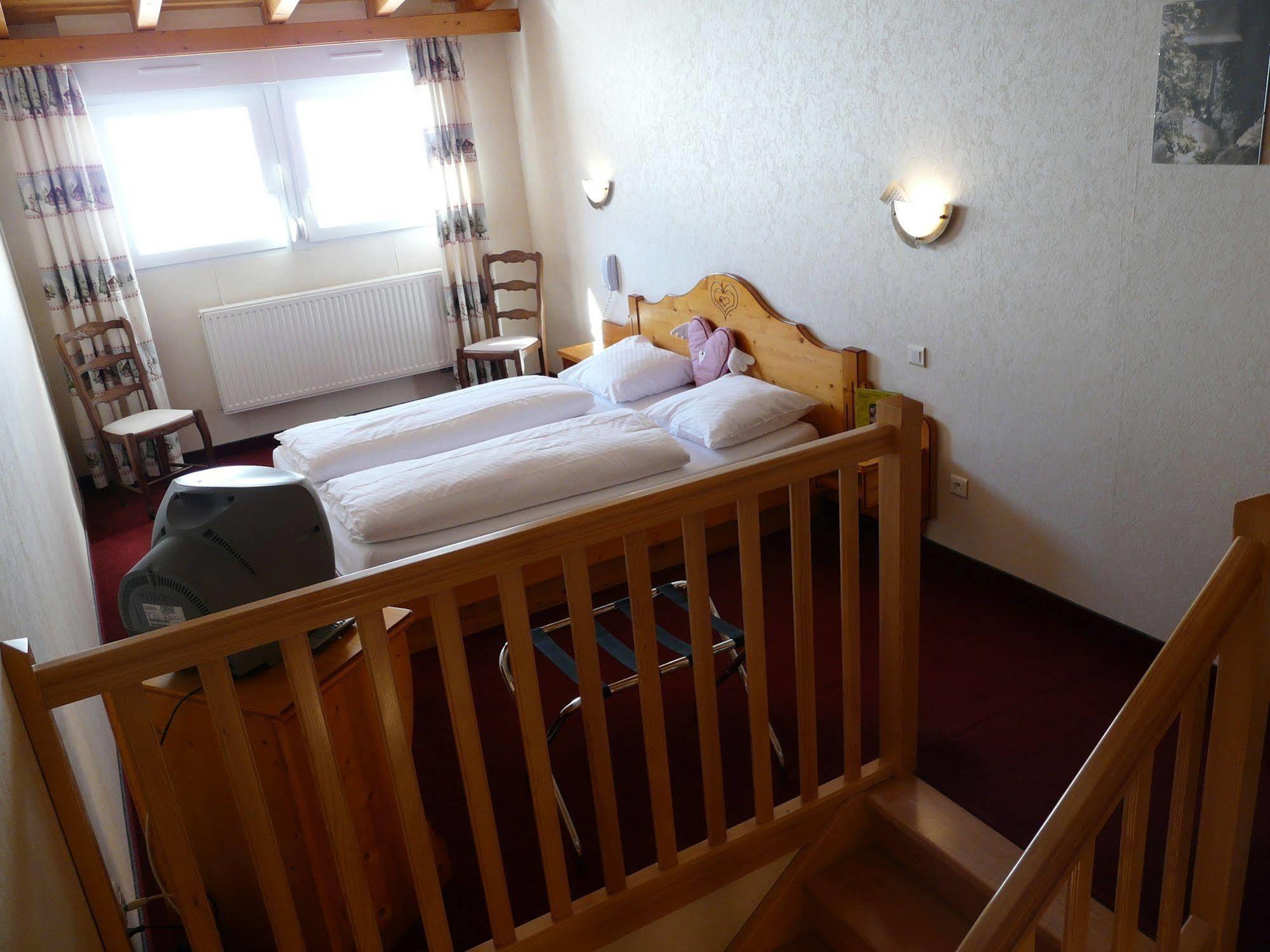 לה הוואלד Logis Hotel Restaurant La Petite Auberge Alsace מראה חיצוני תמונה